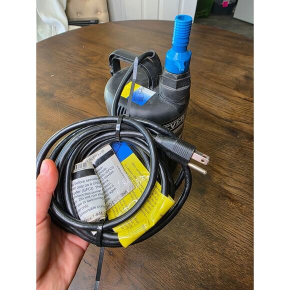 Everbilt 1/2 HP Waterfall Submersible Utility Pump SUP80-HD - Picture 13 of 16